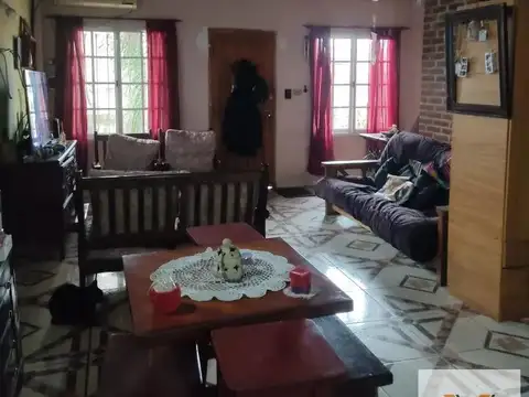 Casa en venta - 2 Dormitorios 2 Baños - Local - 200Mts2 - San Vicente