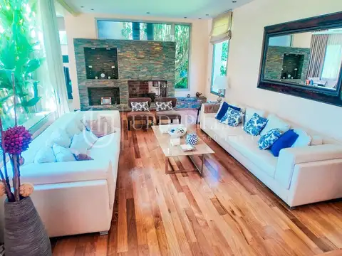 Casa 8 ambientes con 3 baños
