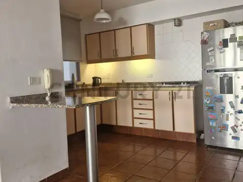 Casa 6 ambientes con 4 baños