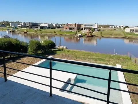 Casa 6 ambientes con 3 baños