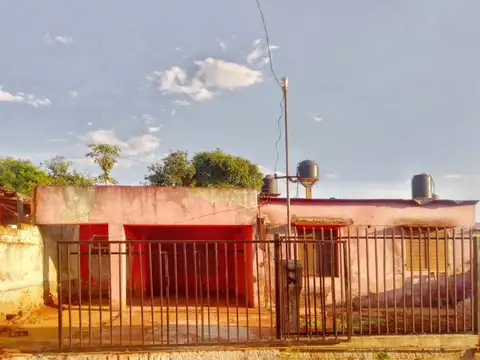 Casa en venta - 2 Dormitorios 1 Baño - Cocheras - 185Mts2 - Puerto Iguazu