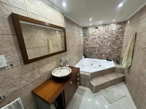 Depto Tipo Casa 4 ambientes con 3 baños