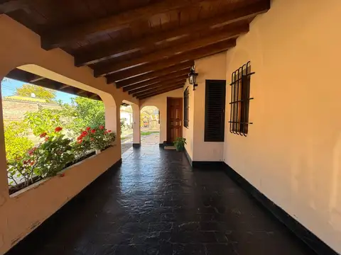 Casa en Venta en Rafael Calzada, USD 450.000