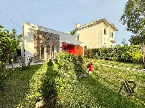 Casa en venta c/cochera en Lezica