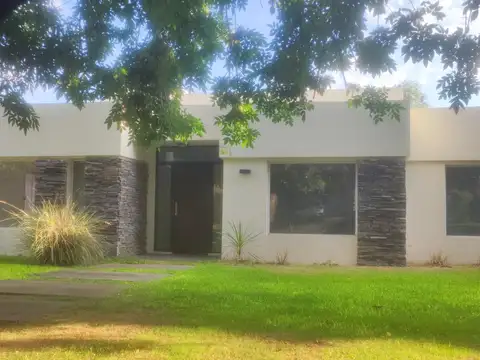 Venta y Alquiler Casa en  Haras Santa María Escobar