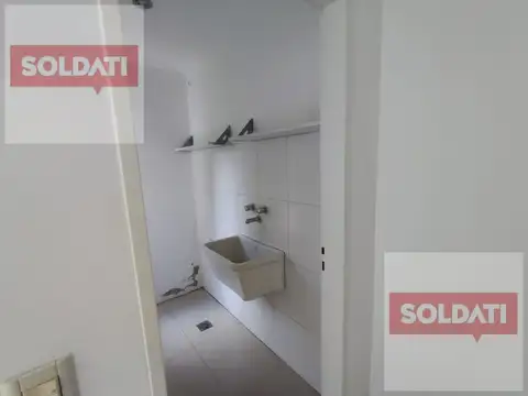 Casa en Alquiler con 4 cocheras
