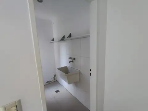Casa en Alquiler con 4 cocheras