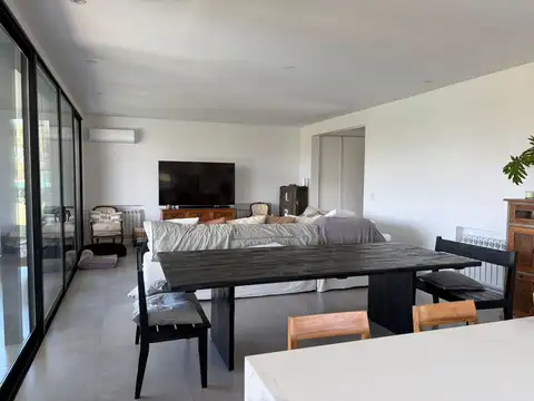 Casa en Venta con 4 cocheras