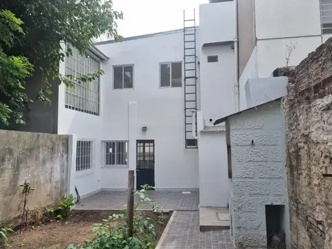Casa en Alquiler con 2 cocheras