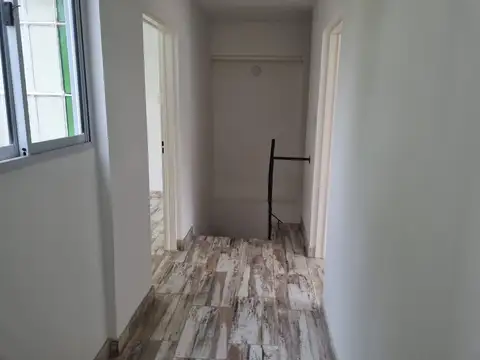 Casa en Alquiler con 2 cocheras