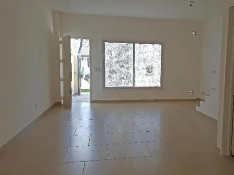 Depto Tipo Casa 4 ambientes con 2 baños