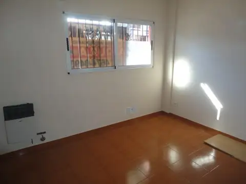 Depto Tipo Casa en Alquiler en Versalles, $ 1.000.000