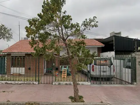 Venta Casa 4 Ambientes, Pico Truncado.