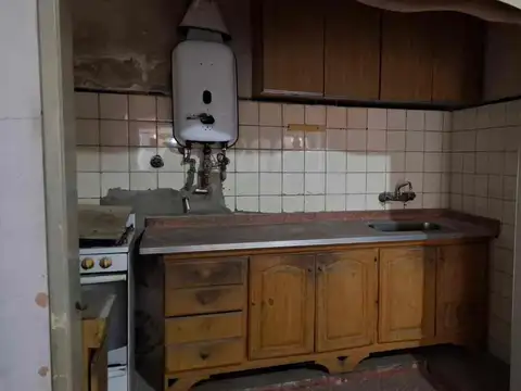 VENTA CASA CON LOCAL EN AVELLANEDA