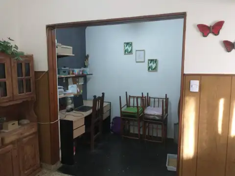 Excelente esquina de Villa Sarmiento dos locales y PH de tres ambientes NUEVO VALOR 