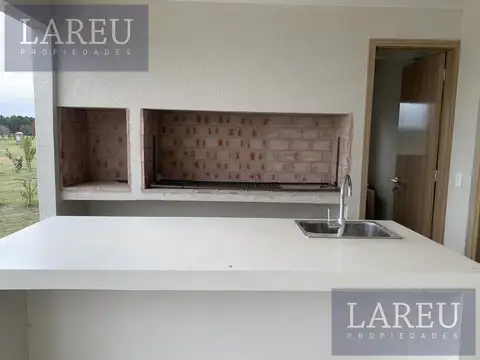 Casa en Venta con 4 cocheras