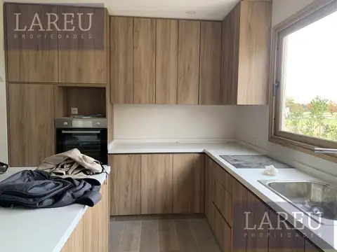 Casa 6 ambientes con 3 baños