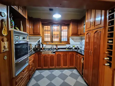 Venta Casa 5 Amb Patio y Cochera Wilde Centro