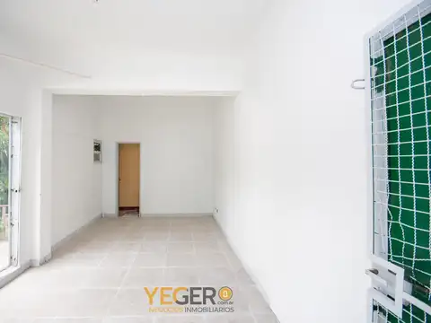 ESQUINA SIN EXP MUCHA VEREDA VIDRIERA Y PISOS NUEVO + cuotas