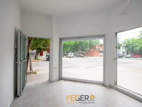 ESQUINA SIN EXP MUCHA VEREDA VIDRIERA Y PISOS NUEVO + cuotas