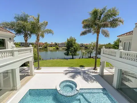 Venta Casa Los Castores, gran lote, sobre el agua, 6 dormitorios. Nordelta.