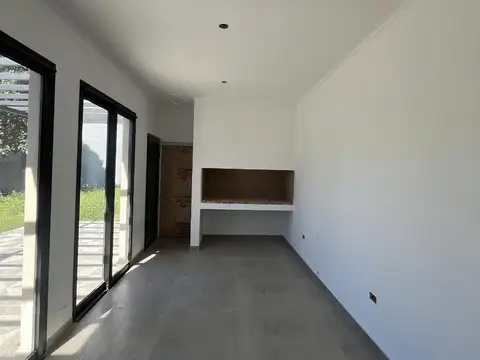 Casa en venta en la ciudad de San Lorenzo, excelente inversión. A estrenar