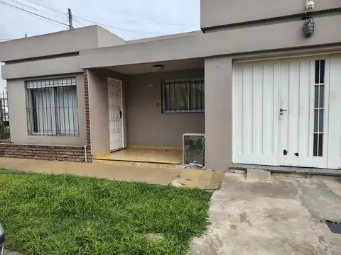Casa en venta 4ambientes Castelar Norte Apta credito, con cochera