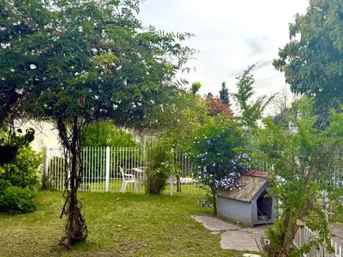 Casa 6 ambientes con 2 baños