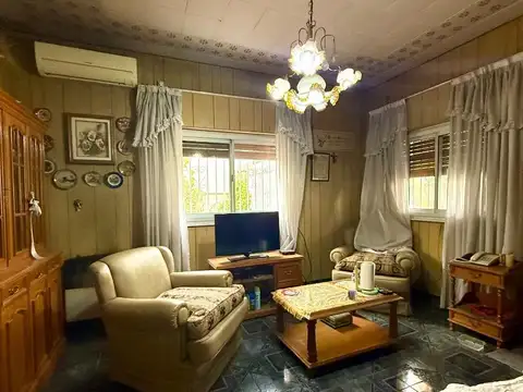 Casa en Venta con 3 cocheras