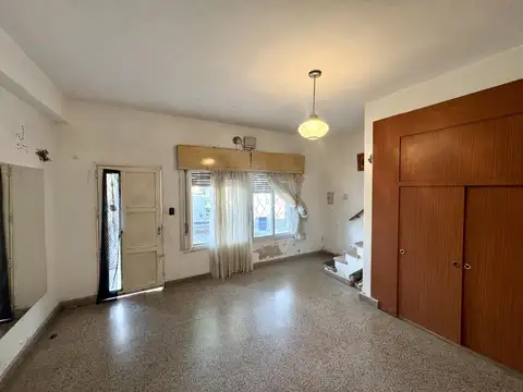 Casa 8 ambientes con 3 baños