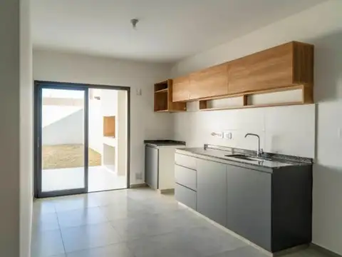 Casa 3 ambientes con 2 baños