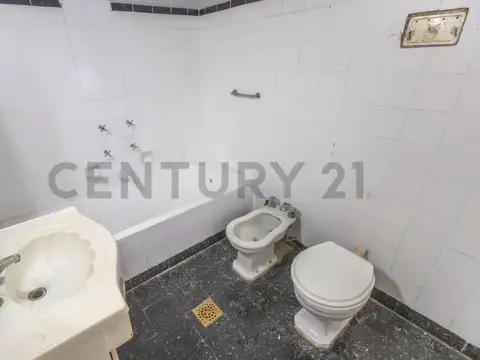 Venta PH Casa 3 ambientes al Frente con trotadora para vehículo y 2 patios