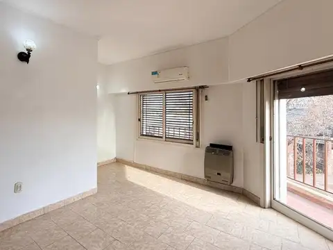 Madero 3398 , Piso 1