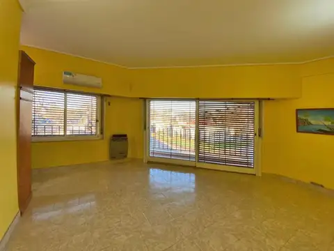 Madero 3398 , Piso 1