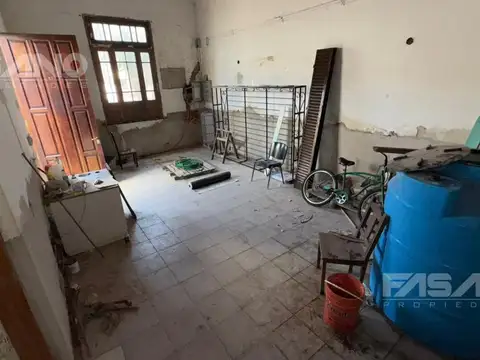 Casa en Alquiler con 4 cocheras