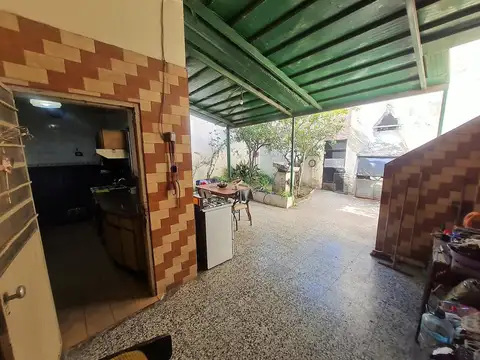Casa 4 ambientes con 1 baño