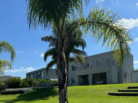 Casa al lago en venta 5 ambientes, barrio San Francisco