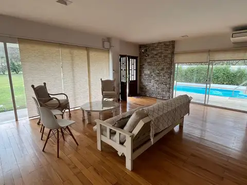 VENTA DE CASA BOUTIQUE (AMOBLADA) C/PILETA EN RACO