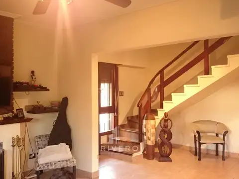 Casa 5 ambientes con 4 baños