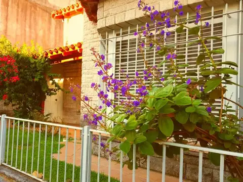 CASA 3 AMB CON GARAJE Y PARQUE