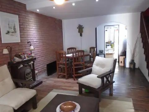 Casa 5 ambientes con 2 baños