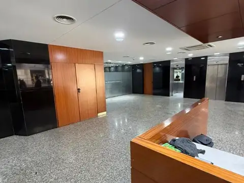 Oficina 6 ambientes con 3 baños