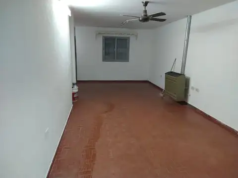 Casa en Alquiler con 5 cocheras