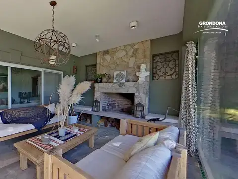 Casa en Venta con 2 cocheras