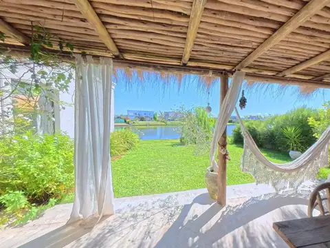 Casa  a la laguna B° Santa Isabel I