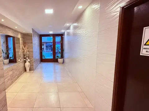 Chiozza 1600, Piso 8
