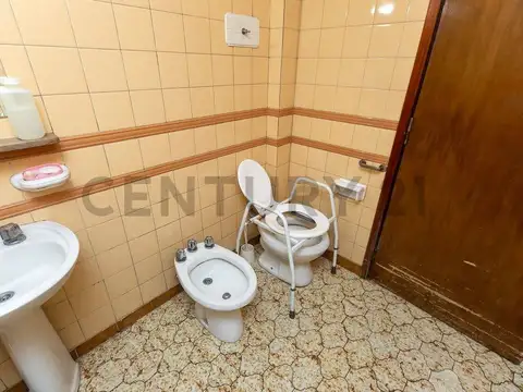 Oficina en Venta con 2 cocheras