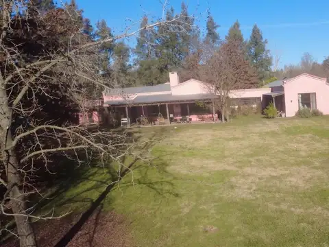 Casa 10 ambientes con 4 baños