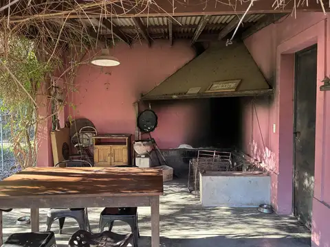 Casa en Alquiler con 5 cocheras