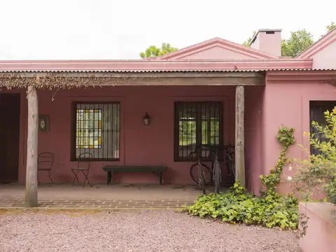 Casa en Alquiler con 5 cocheras